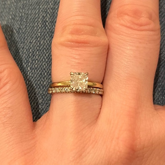 Elegant 1.03ct Cushion Cut Gold Engagement Ring - Picture 7 of 7